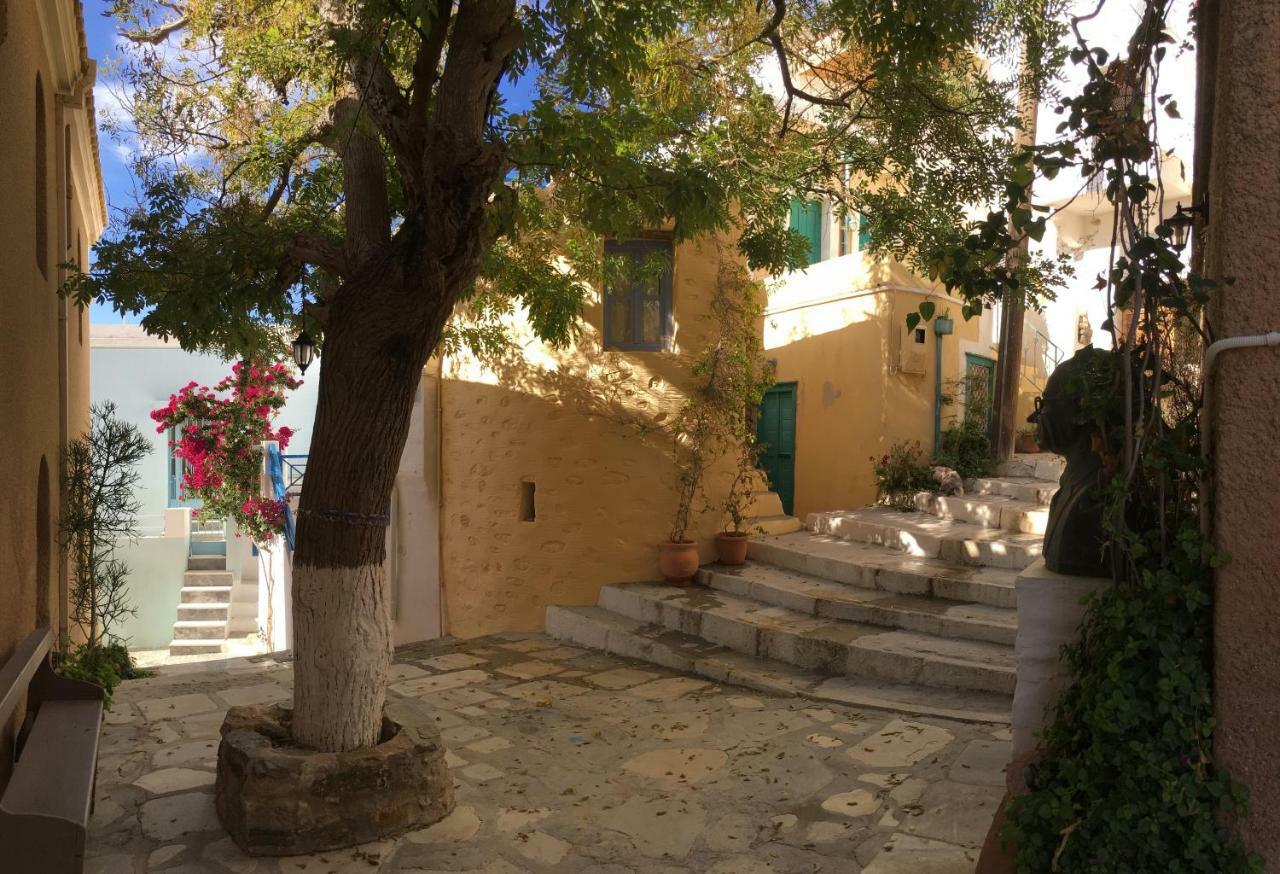Traditional Medieval Stone House In "Ano Syros" Εξωτερικό φωτογραφία